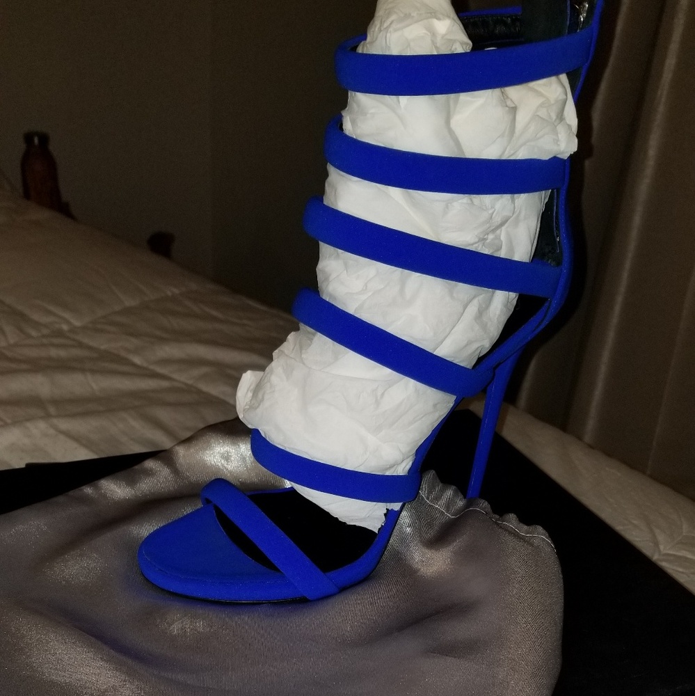 Guisuppe electric blue sandle